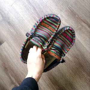 Hey dudes size women's 6.